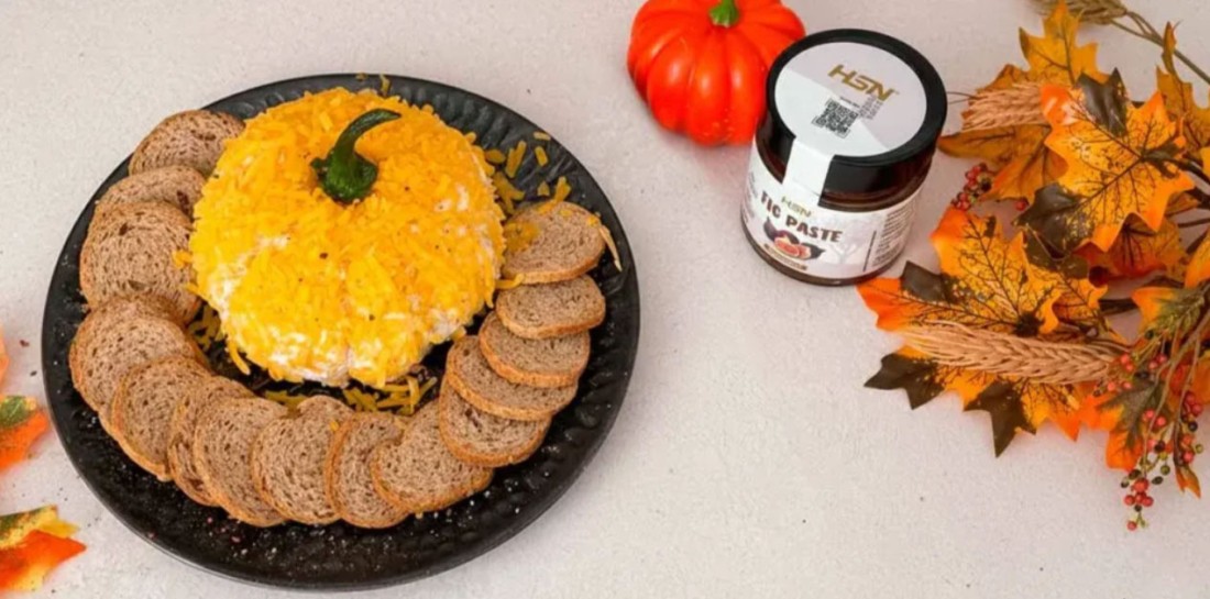 Spooky Halloween Pumpkin Dip